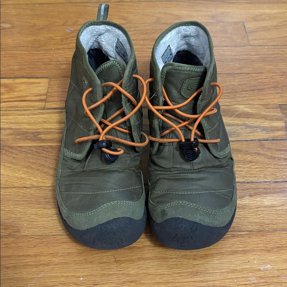 Keen Olive Boots with Soft White Lining